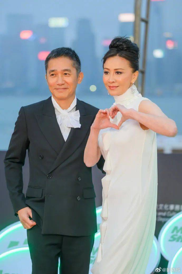 刘嘉玲连发10多张梁朝伟照片：他都不知道自己帅<strong></p>
<p>炒币交易网</strong>！头发白了也不肯染