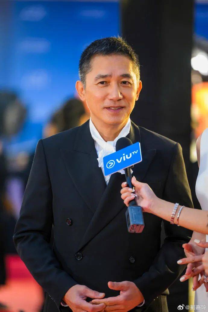 刘嘉玲连发10多张梁朝伟照片：他都不知道自己帅<strong></p>
<p>炒币交易网</strong>！头发白了也不肯染