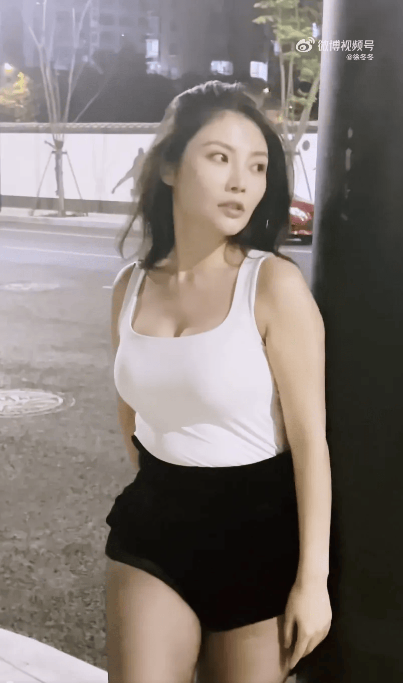 “椰树女神”徐冬冬大方晒照<strong></p>
<p>vrc系统开发</strong>，并配文：我的蝴蝶袖，很丰腴！