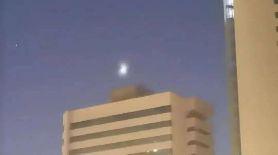 新疆夜空不明飞行物是什么<strong></p>
<p>币圈媒体</strong>？揭秘来了