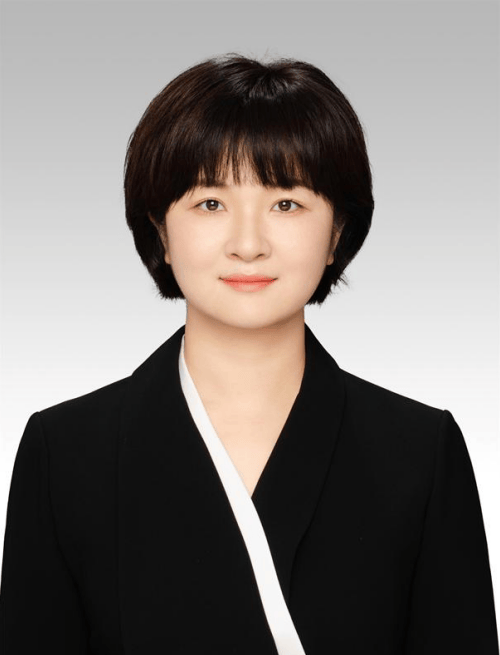 不到1年再公示<strong></p>
<p>币圈媒体</strong>，生于1987年的李金玲，拟提名为县长候选人