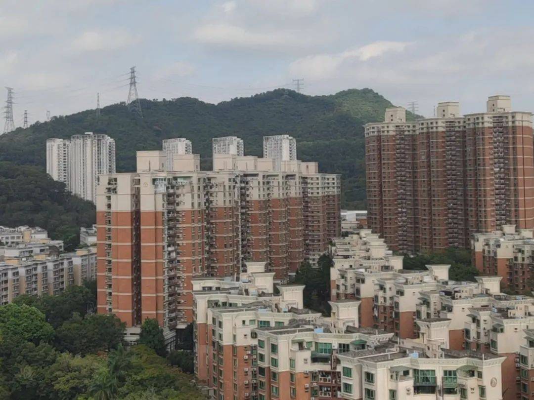 “一小时飞过8架”“感觉屋在抖”！深圳有小区遭遇<strong></p>
<p>人命币对新</strong>，市民：睡不着