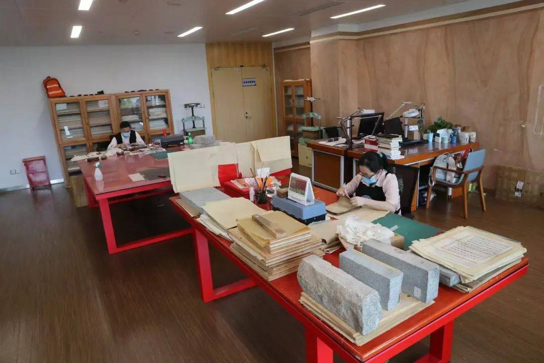 “冷板凳”一坐18年<strong></p>
<p>人命币对新</strong>！41岁厦门女子：要一直坐下去
