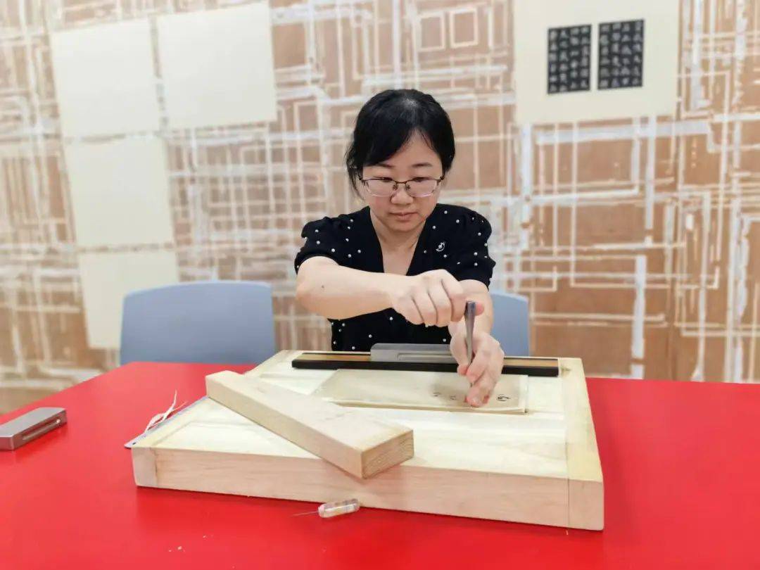 “冷板凳”一坐18年<strong></p>
<p>人命币对新</strong>！41岁厦门女子：要一直坐下去