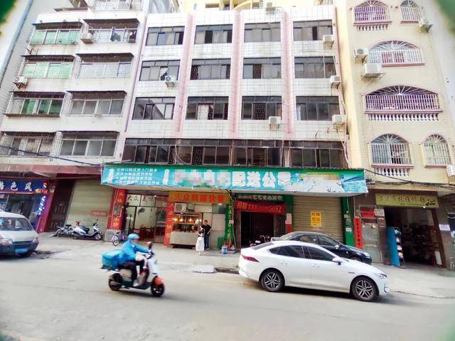“小官巨贪校长”<strong></p>
<p>币子</strong>，让乡镇初中生吃不饱