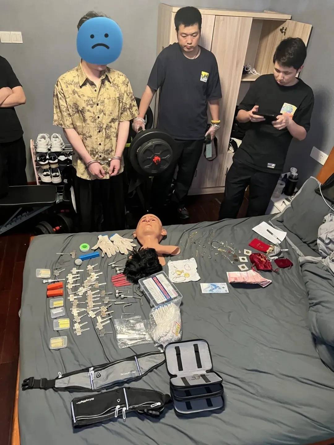 江苏一男子戴仿真“人皮”面具入室盗窃<strong></p>
<p>透打币</strong>，流窜多个小区作案，涉案金额达15万余元