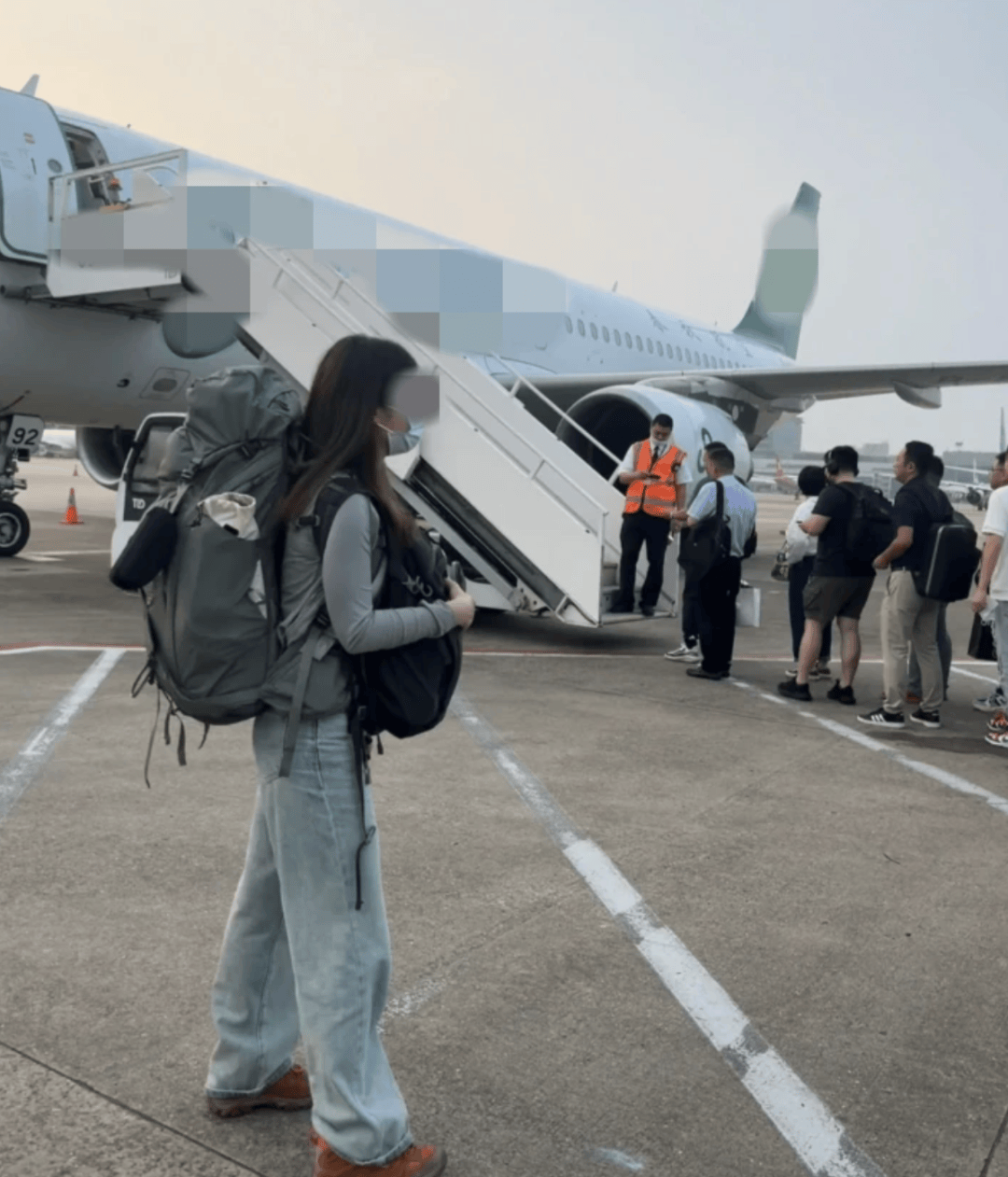 “坐飞机发现旁边放着冷链海鲜”<strong></p>
<p>透打币</strong>，航空公司兼职送货给出差人整破防了