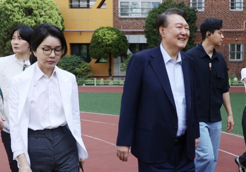 尹锡悦夫妇现身韩国大选投票现场<strong></p>
<p>炒币割韭菜</strong>！对丑闻相关提问保持沉默
