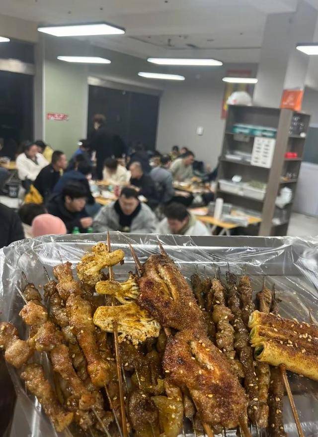 常州一烧烤店花10万赞助苏超<strong></p>
<p>欧洲</strong>，因系唯一个体赞助商爆火，附近商户：之前生意一直好