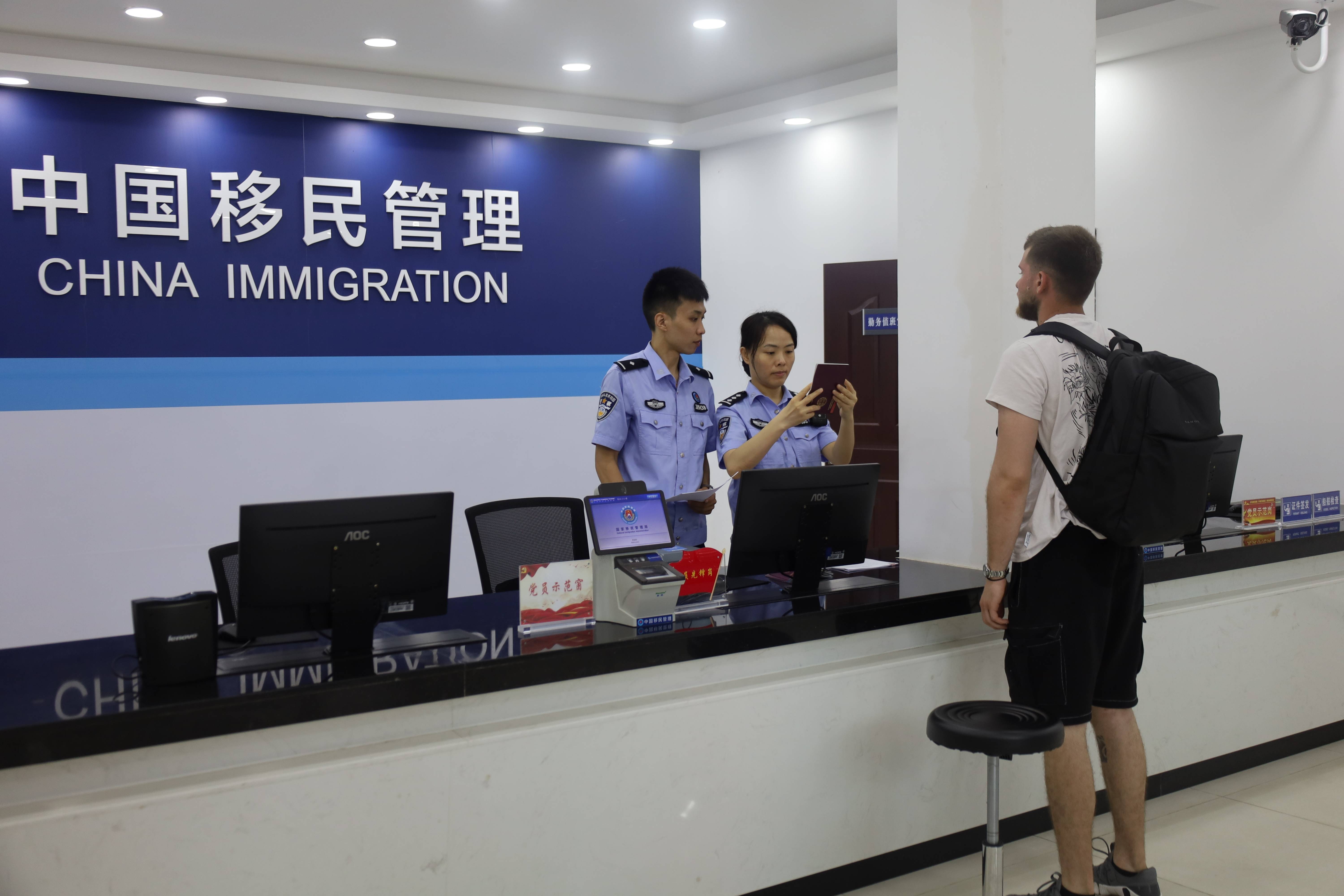 “第一次吃<strong></p>
<p>欧洲</strong>，像吃葡萄！”外籍船员在惠州品尝荔枝