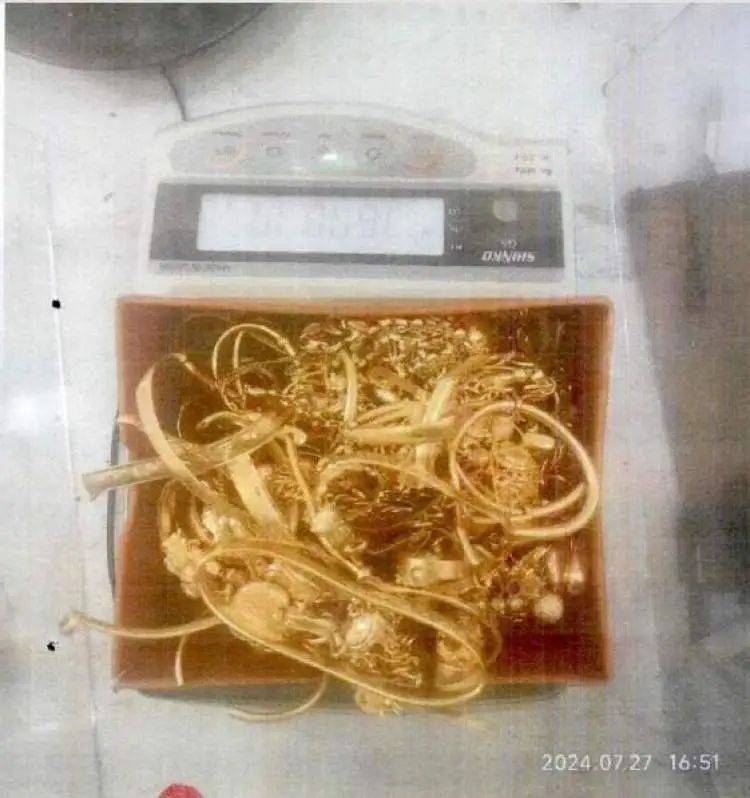 小树林里接头<strong></p>
<p>tokenpocket官网下载</strong>，一天背走2000多万元黄金！上海两人被判刑