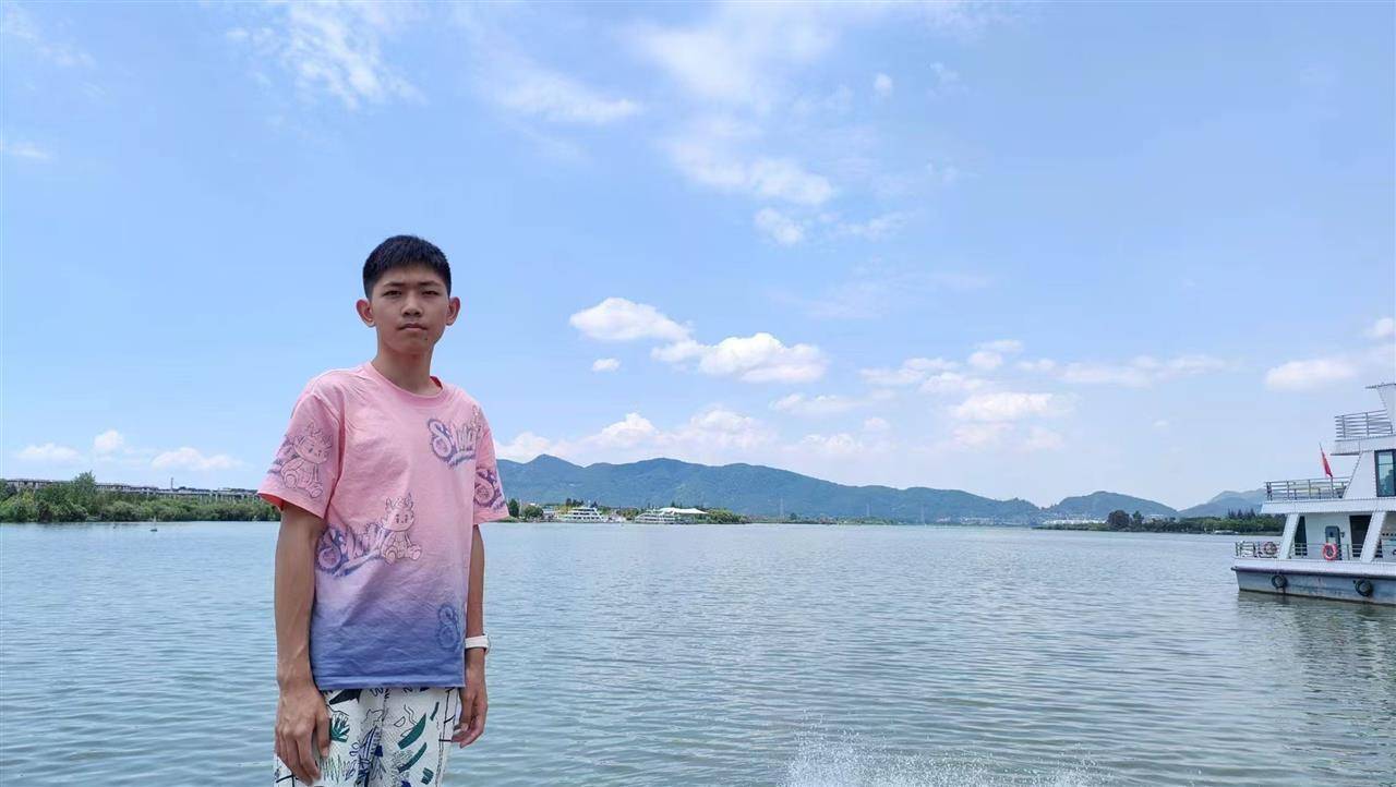 安徽一名18岁高中生坐飞机到西双版纳后失联<strong></p>
<p>tokenpocket钱包下载</strong>，景洪公安：目前没有进一步的消息