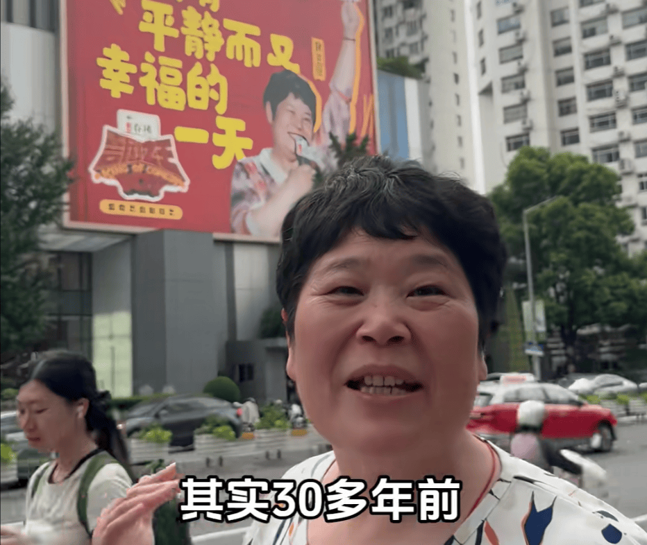 “绝经和出道同时来？”上海街头惊现她的巨幅海报<strong></p>
<p>钱包安卓下载</strong>！网友：笑着笑着就哭了