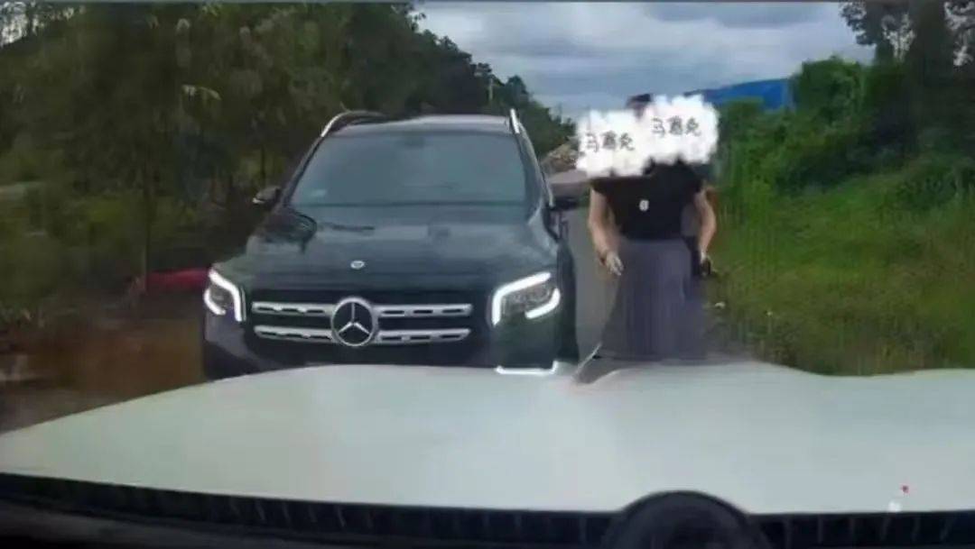 “奔驰女司机亮证逼迫让路”<strong></p>
<p>tokenpocket官网首页</strong>，当地警方通报：成立工作组展开调查
