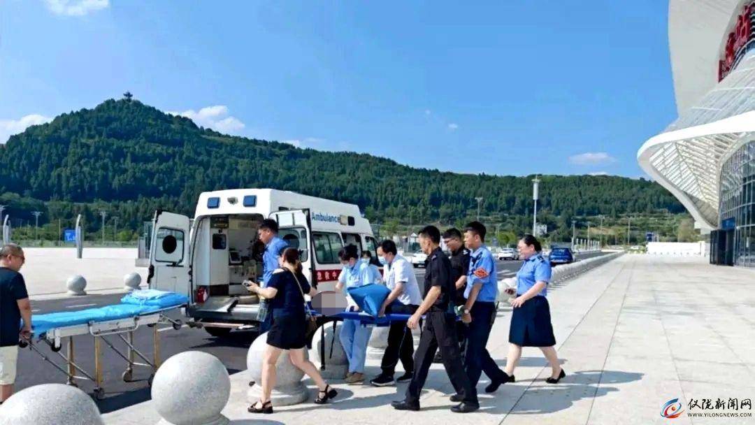 11岁男孩赶火车到成都走亲戚<strong></p>
<p>usd币</strong>，晕倒在站台！工作人员：被诊断为热射病，已脱险