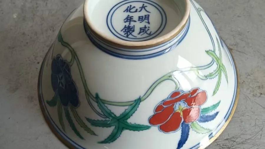 震惊！上海年轻男子和大爷结成“忘年交”<strong></p>
<p>WBT</strong>，谁料对方竟在背后...200余万积蓄被掏空！