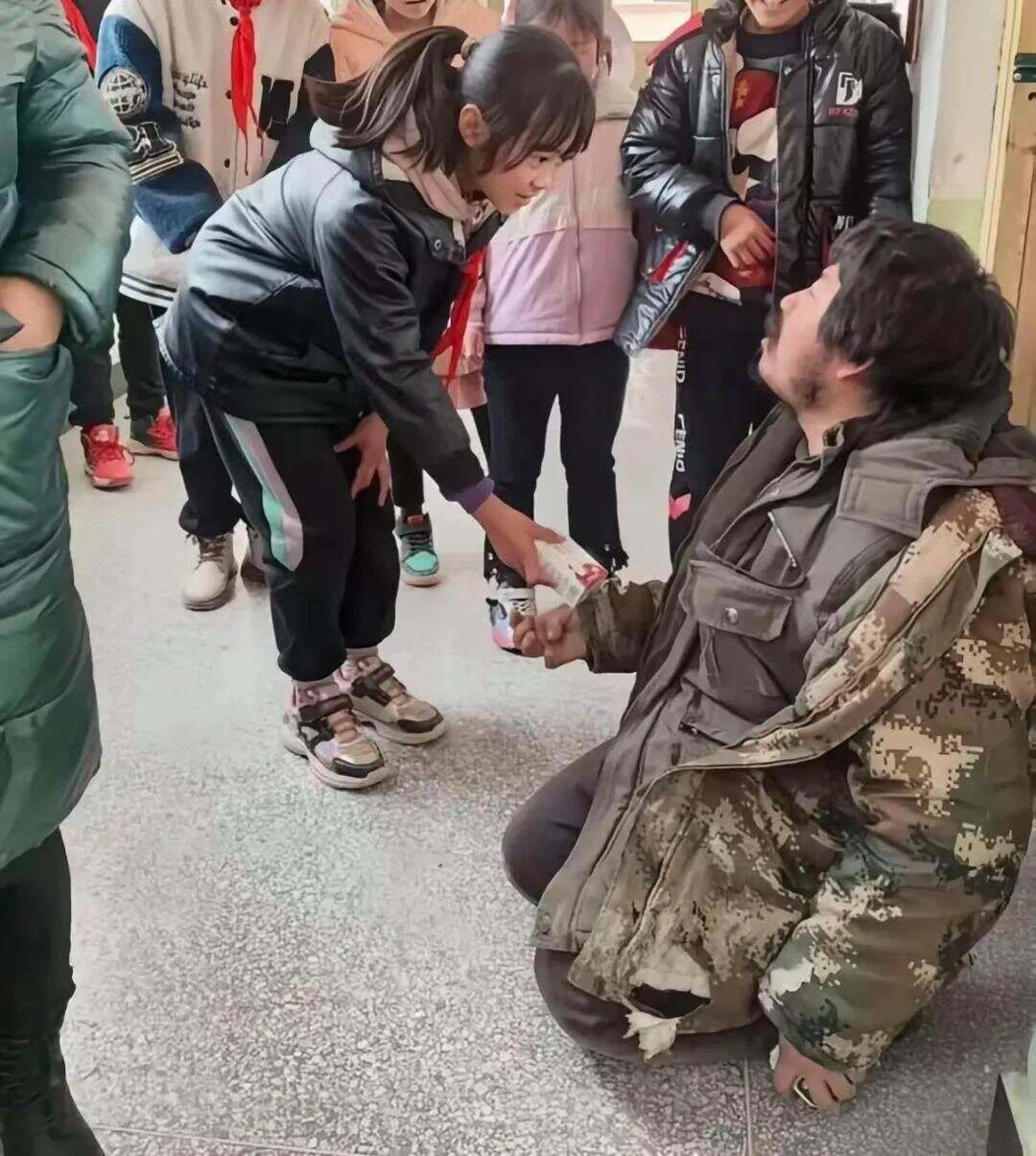 遗憾！受拾荒者资助感动全网女孩意外去世<strong></p>
<p>xlm文件</strong>，此前两人相见泪流满面感动全网