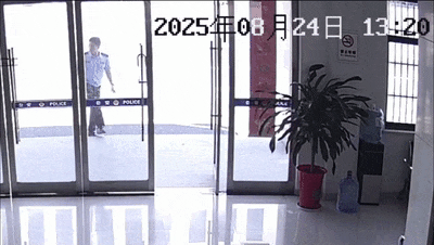 安徽一钓鱼佬钓到一条1米长20斤的“大鱼”<strong></p>
<p>xmr</strong>，赶紧送到派出所，民警：放生！