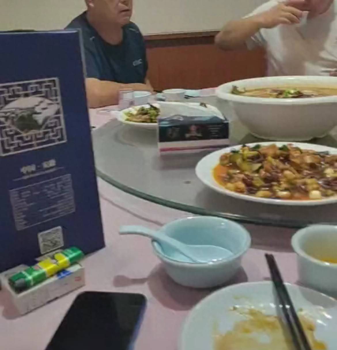 男子称“与所长局长吃饭喝酒”<strong></p>
<p>xmr</strong>，河北邯郸纪委辟谣：务工人员酒后吹牛，已罚款200元