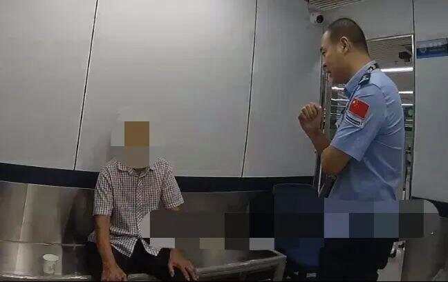 79岁老伯为见其相亲对象“翠花”<strong></p>
<p>xmr</strong>，将身份证改小10岁 被发现后不忘叮嘱民警“能不能不告诉她”