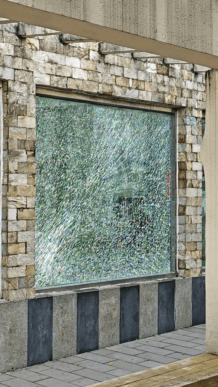 成都动物园山魈“暴走”用石头砸碎馆舍玻璃<strong></p>
<p>xmr挖矿</strong>，园方：属实，将评估是否移除小石头