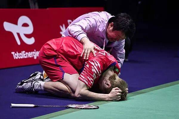 祝贺！石宇奇2比1逆转昆拉武特<strong></p>
<p>xmr算力</strong>，获得羽毛球世锦赛男单冠军！