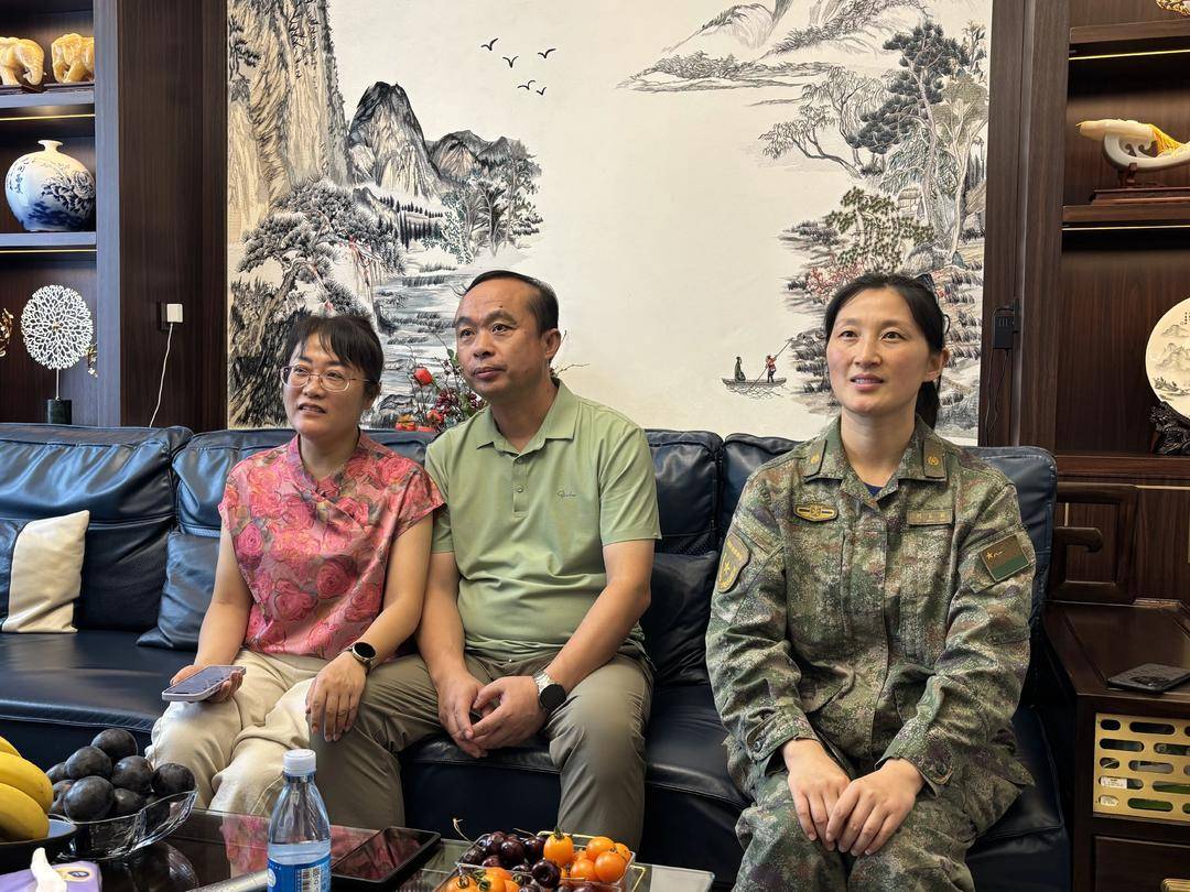 抗战胜利80周年大阅兵民兵方阵<strong></p>
<p>xrp</strong>，有两名女生来自无锡地区