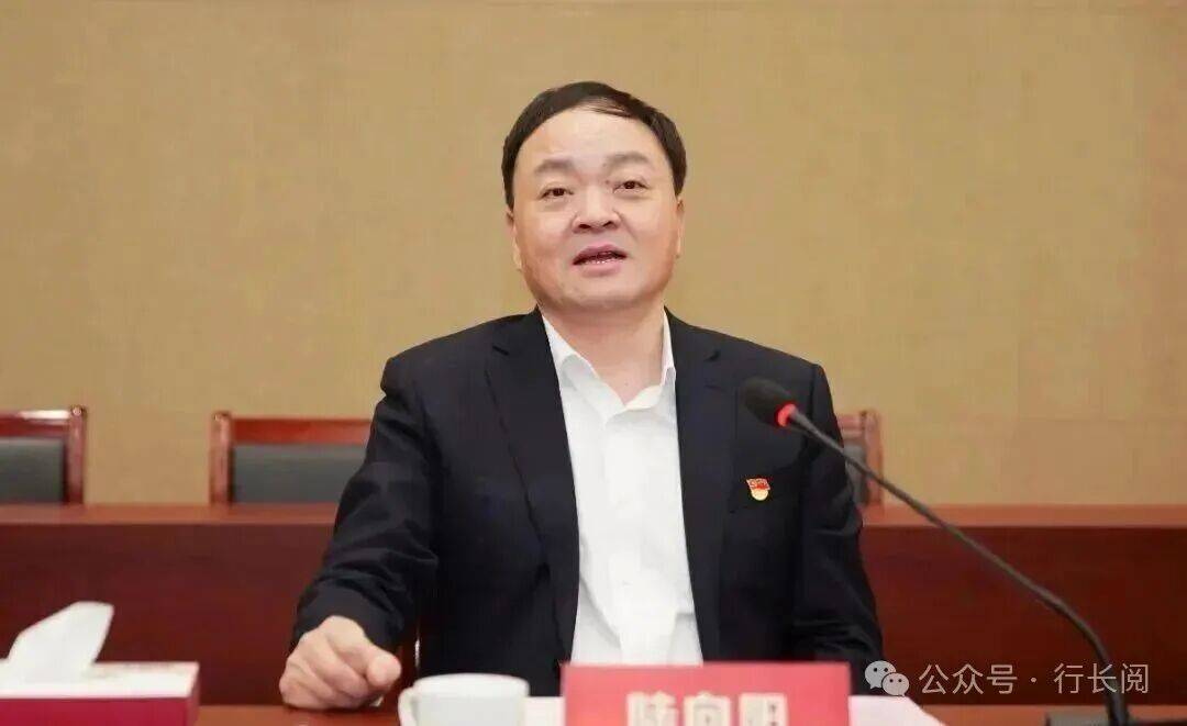 涉嫌严重违纪违法<strong></p>
<p>稳定币</strong>，两家银行董事长同日被查！