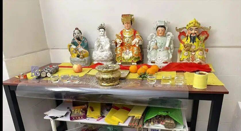 男子自称“玉皇大帝”<strong></p>
<p>稳定币</strong>，奸淫妇女10人，敛财超500万元