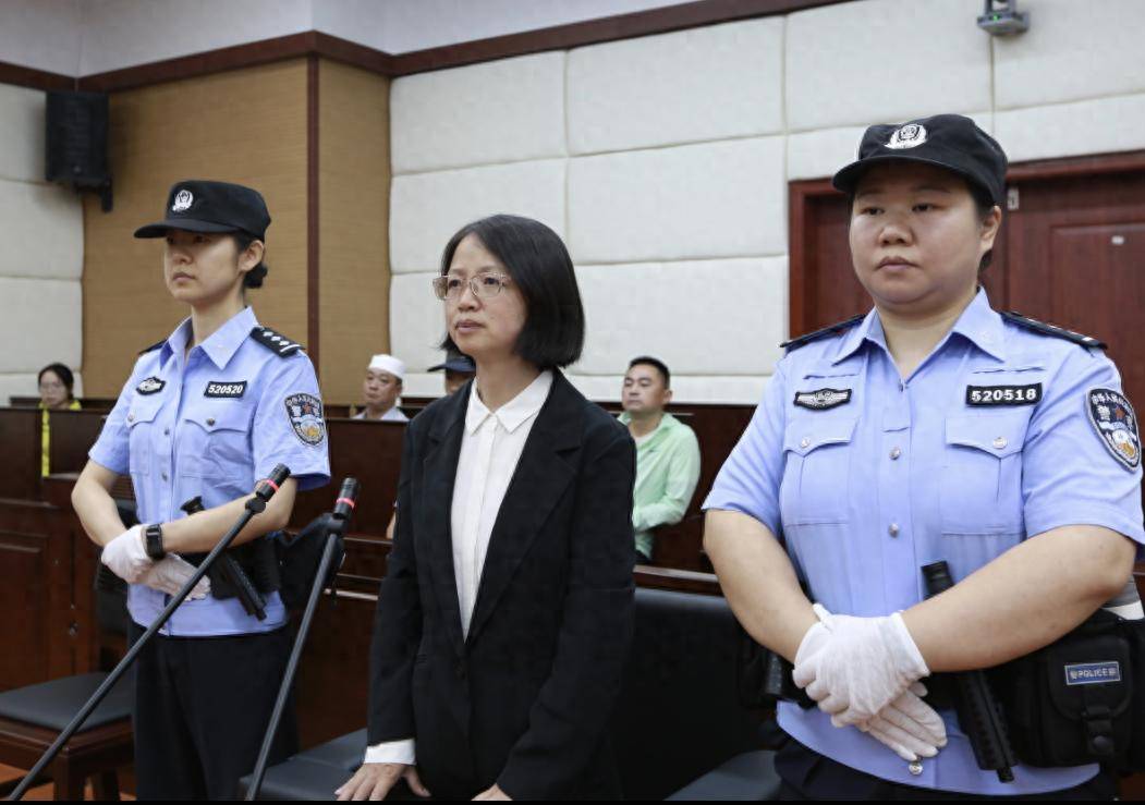女厅官当场认罪！对省委原书记妻子唯命是从<strong></p>
<p>稳定币usdt</strong>，花850万装修别墅