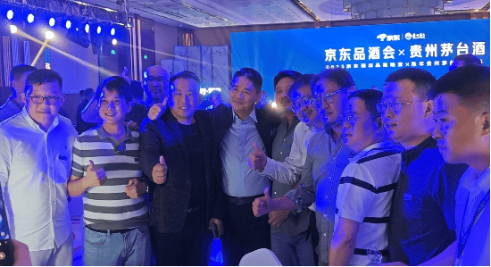 刚刚<strong></p>
<p>稳定币usdt</strong>，刘强东敬了15桌酒：喊话王兴，透露酒旅新动向