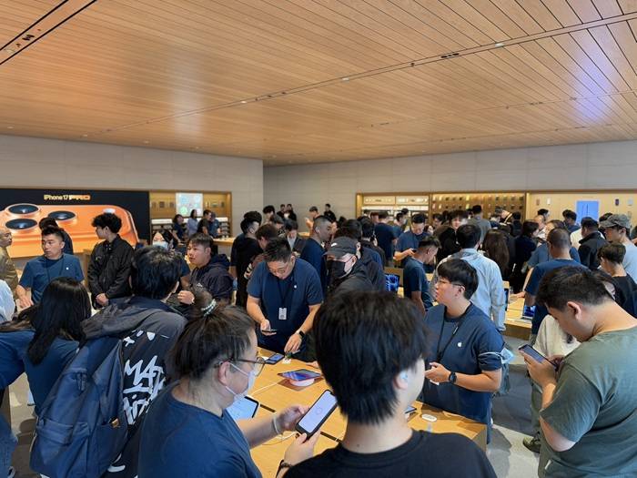 iPhone 17正式开售<strong></p>
<p>aave币</strong>，橙色Pro Max黄牛最高加价1500元