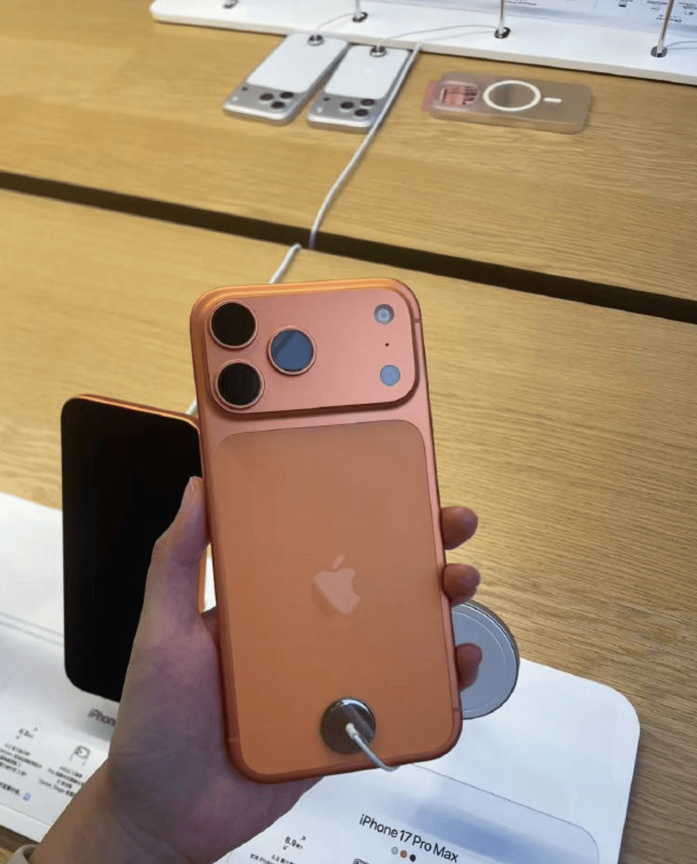 iPhone 17 Pro被黄牛拒收：“卖的人多<strong></p>
<p>aave币</strong>，货太多了”