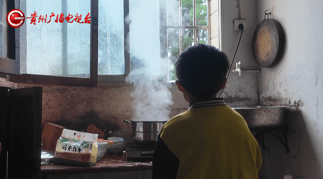 心酸！12岁男孩“独居”贵阳一安置房内<strong></p>
<p>aave币</strong>，父亲回应：迫于无奈，因为……
