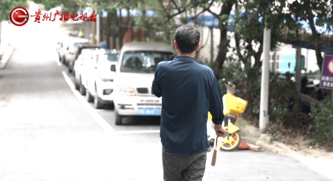 心酸！12岁男孩“独居”贵阳一安置房内<strong></p>
<p>aave币</strong>，父亲回应：迫于无奈，因为……