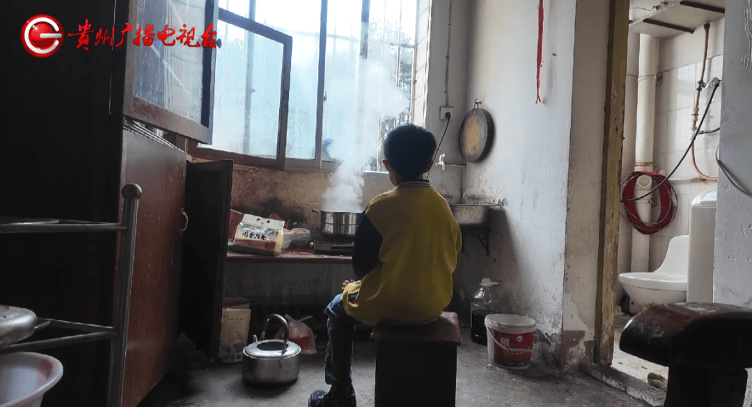 心酸！12岁男孩“独居”贵阳一安置房内<strong></p>
<p>aave币</strong>，父亲回应：迫于无奈，因为……