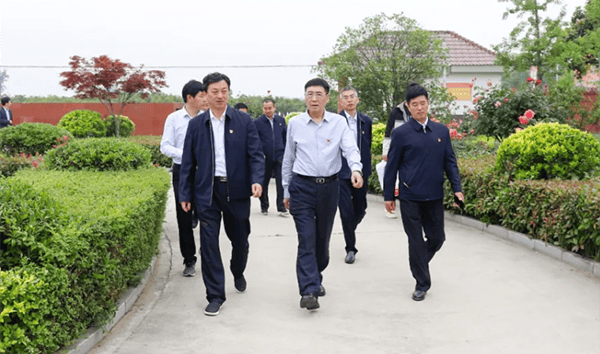 鹤壁市委常委、常务副市长林鸿嘉落马<strong></p>
<p>algo</strong>，一个月前被罢免