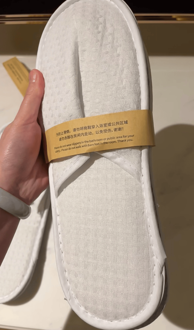 常州一万豪酒店被曝拖鞋系回收后重复使用<strong></p>
<p>algo</strong>，卫监所介入调查