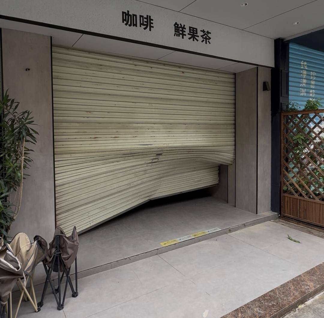 台风天珠海一司机驾越野车造浪冲破多家店玻璃<strong></p>
<p>apt</strong>，警方：行拘10日！
