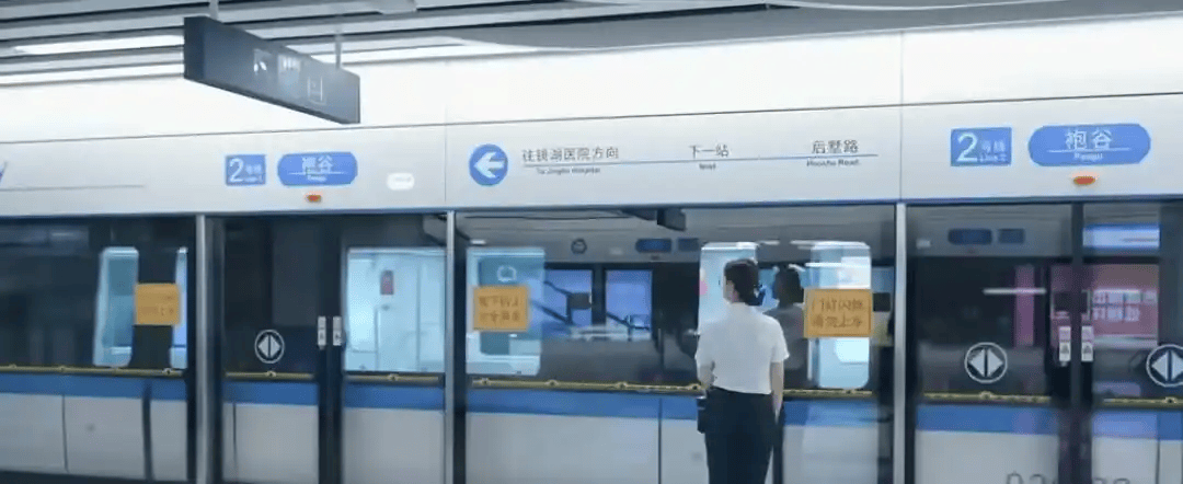 绍兴地铁“列车撞上保洁员致多人死伤”？浙江已提级调查<strong></p>
<p>apt</strong>！地铁客服：会在非运营时间派保洁员清理站台屏蔽门