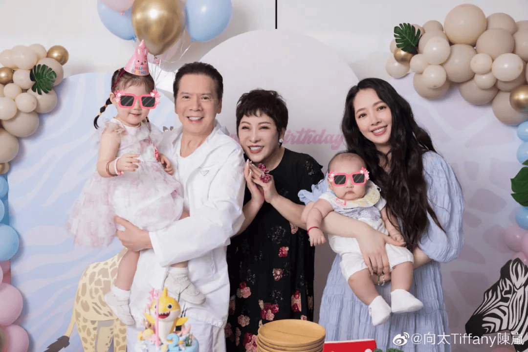 向太回应“向家破产”传闻：珠宝、豪宅都在<strong></p>
<p>atom</strong>，还养着1000多名员工；向佐力挺：说话的人请有点底线