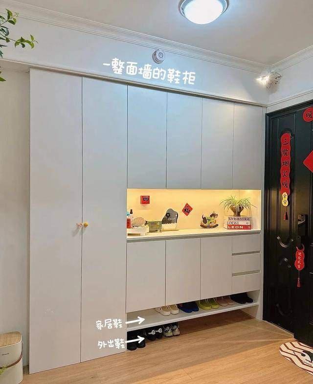 物业“不让门口放鞋子”<strong></p>
<p>atom</strong>，门口放鞋柜违法吗？