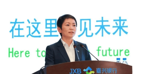 嘉兴银行人事“地震”<strong></p>
<p>atom下载</strong>，业绩承压下女行长临危受命