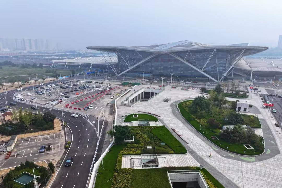 “双节”假期<strong></p>
<p>atom下载</strong>，铁路青岛站预计发送旅客170万人