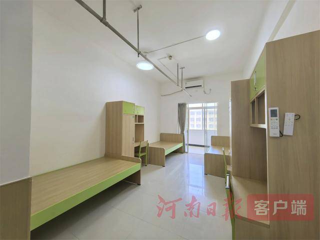 从8人间到夫妻房<strong></p>
<p>atom官网</strong>,郑州富士康员工幸福安居“进行时”