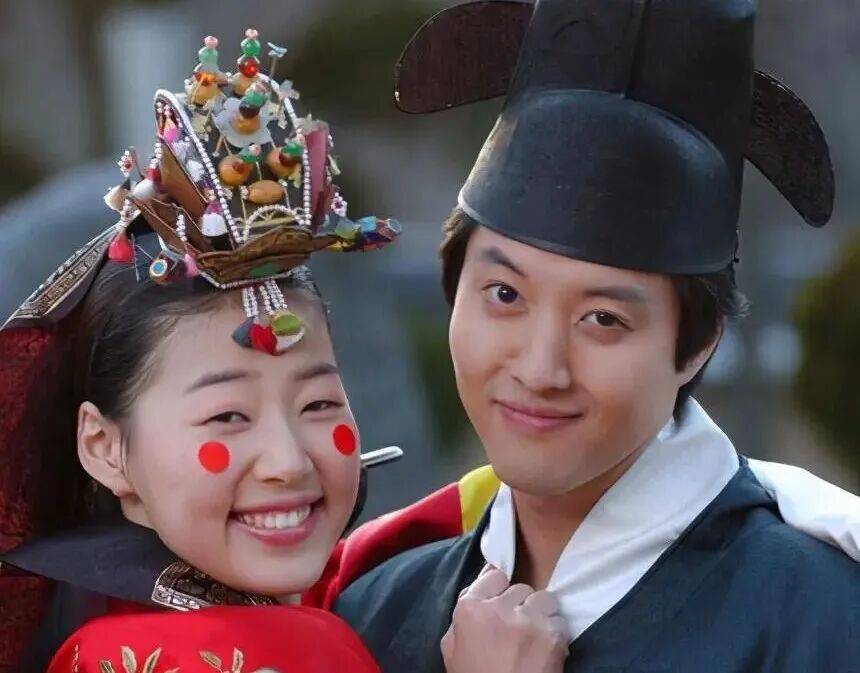 知名男演员自曝患罕见病<strong></p>
<p>atom官网</strong>，“连呼吸都痛”