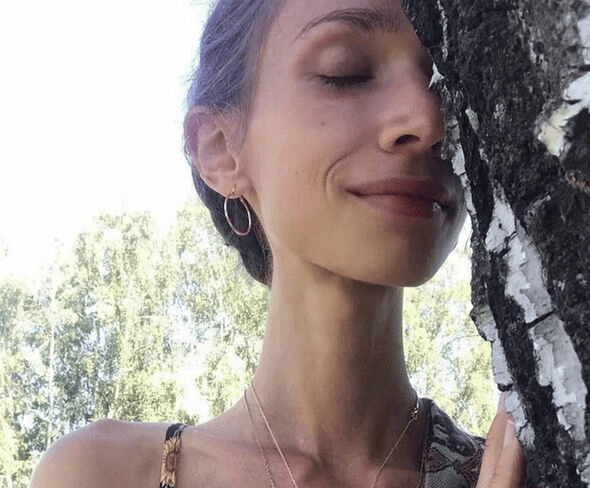 坚持只吃水果8年<strong></p>
<p>atom币</strong>,27岁波兰女子巴厘岛酒店去世:体重仅22公斤,指甲变黄牙齿腐烂