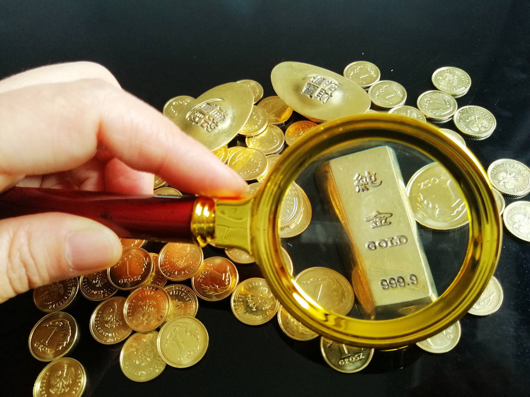 国际金价<strong></p>
<p>atom币</strong>,再创历史新高!消费者:从今年年中一直观望到十一,没想到越等越贵!机构:仍上涨空间