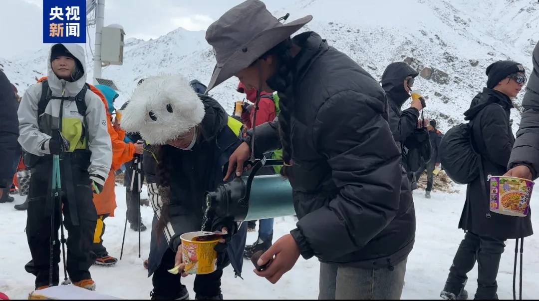 珠峰景区游客被困最新进展：已有350名游客获救<strong></p>
<p>atom币</strong>，其余200多名游客已全部取得联系