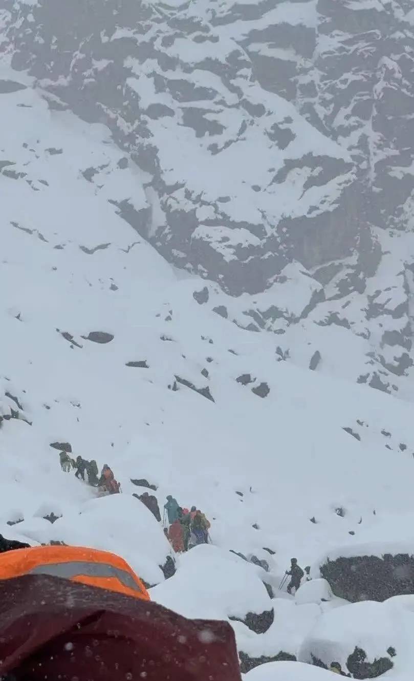 珠峰景区游客被困最新进展：已有350名游客获救<strong></p>
<p>atom币</strong>，其余200多名游客已全部取得联系